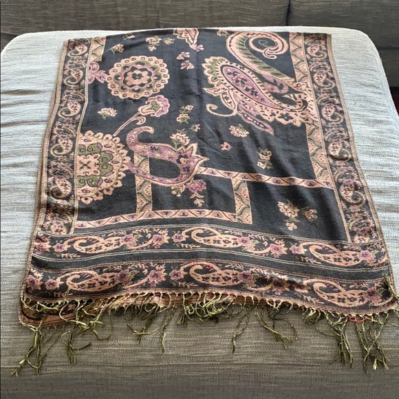 Patterned Scarf/Wraps - Picture 12 of 13